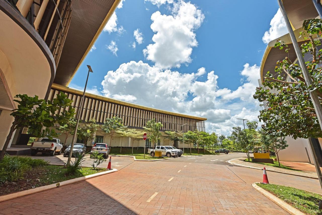 Capital O 90614 Cvia Ummul Hotel Padang Besar Esterno foto