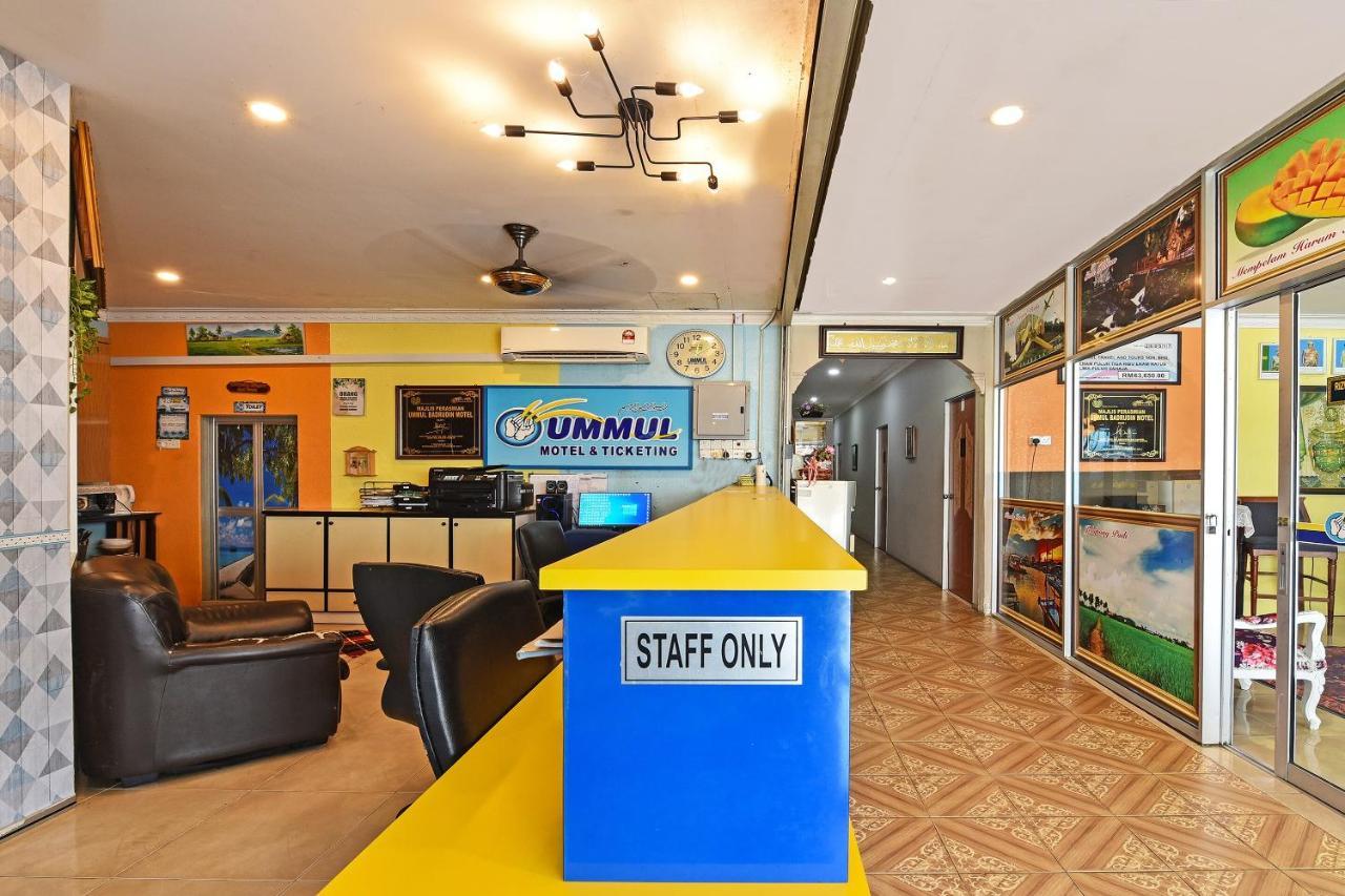 Capital O 90614 Cvia Ummul Hotel Padang Besar Esterno foto