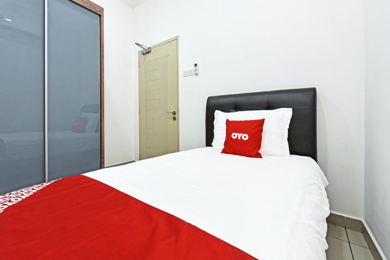 Capital O 90614 Cvia Ummul Hotel Padang Besar Esterno foto