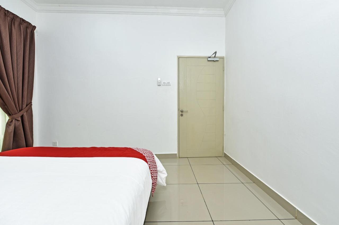 Capital O 90614 Cvia Ummul Hotel Padang Besar Esterno foto