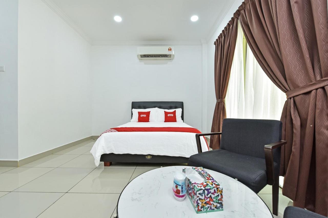Capital O 90614 Cvia Ummul Hotel Padang Besar Esterno foto